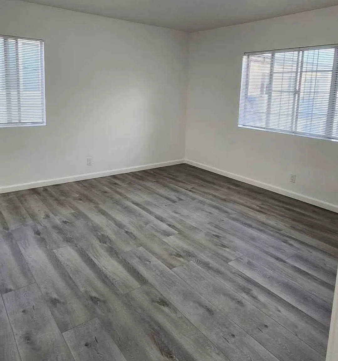 5751 1/2 Lexington Ave — Photo 1