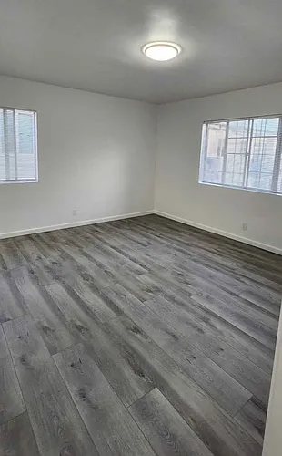 5751 1/2 Lexington Ave Photo 1