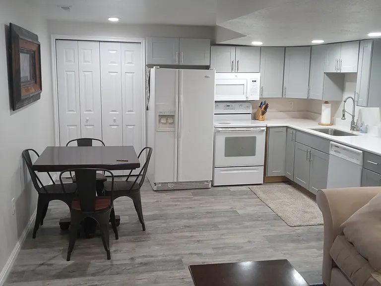 8909 Saddleback Rd — Photo 1