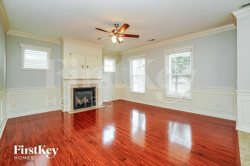 3 bed, 3.0 bath, 1909 sqft, $3,000 — Photo 2