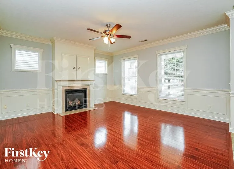 5620 Cardin Blvd — Photo 2