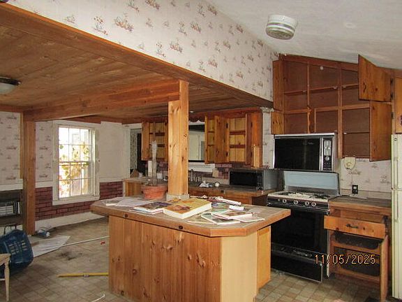 5th image of 288 Shaker Road