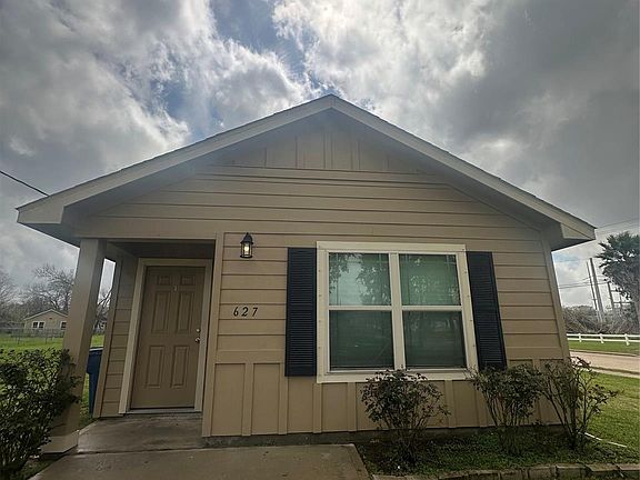 2nd image of 627 W Live Oak St