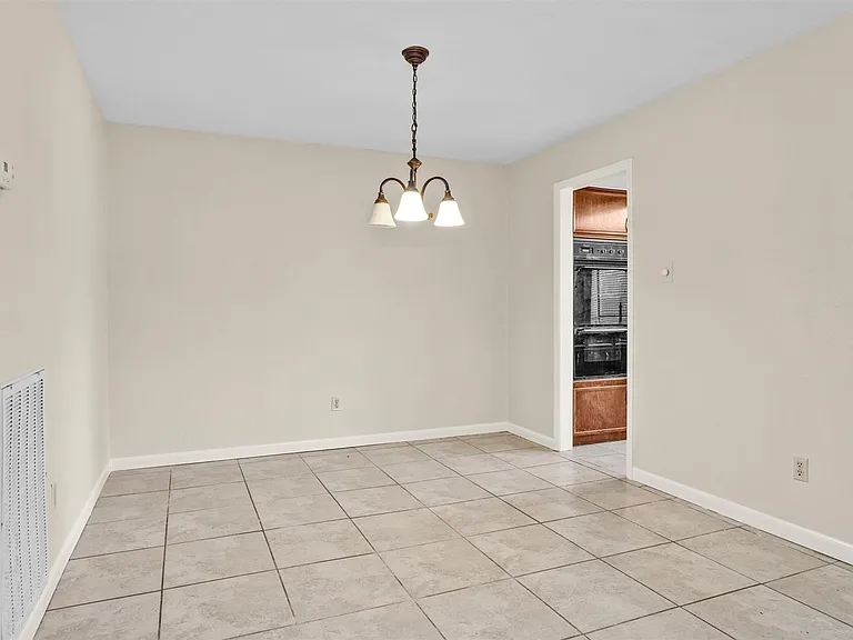 3127 Wagon Trail Dr — Photo 10