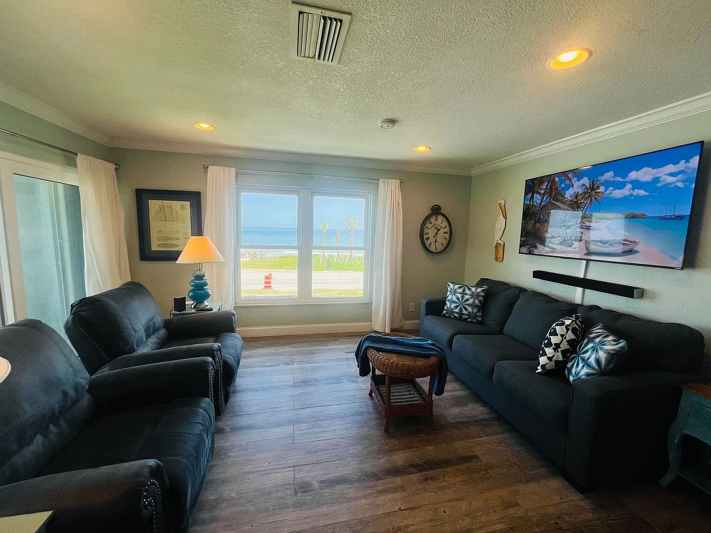 Beautiful Condo with Ocean Views — Photo 2