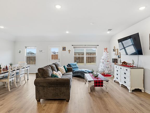 5th image of 556 Hickory Ridge Dr