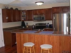 5th image of 210 Burgoyne Dr