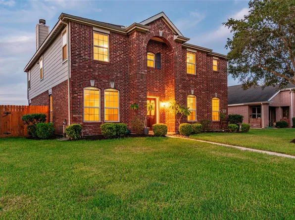 686 Fountain View Ln, League City, TX 77573