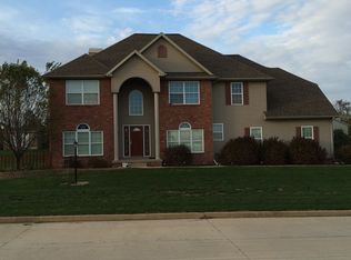 13506 Fawn Dr, Bloomington, IL 61705