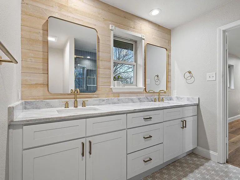 3327 Carriage Cir — Photo 33