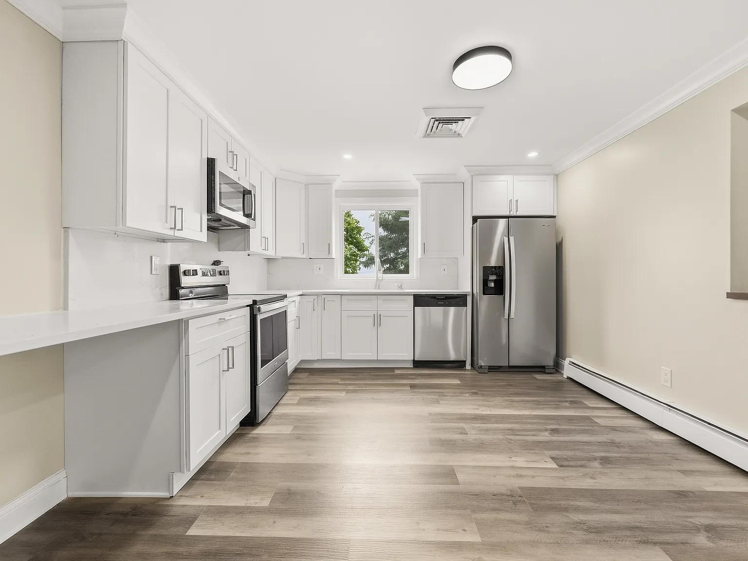 3 bed, 1600 sqft, $2,950 — Photo 1