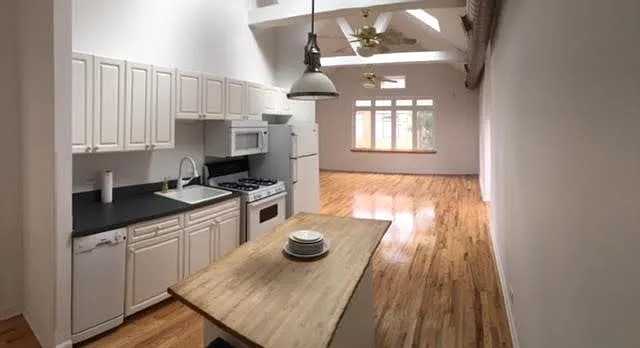 1252 N Wood St #3 — Photo 1
