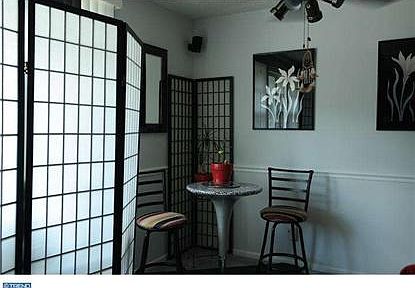 dining area off of kitchen