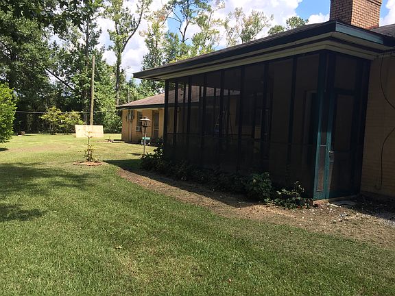 Screened in back porch 