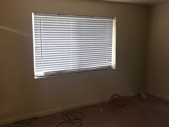 4th image of 837 NW 10th Ter