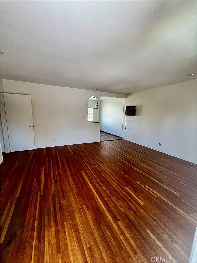 2 bed, 897 sqft, $2,300 — Photo 4