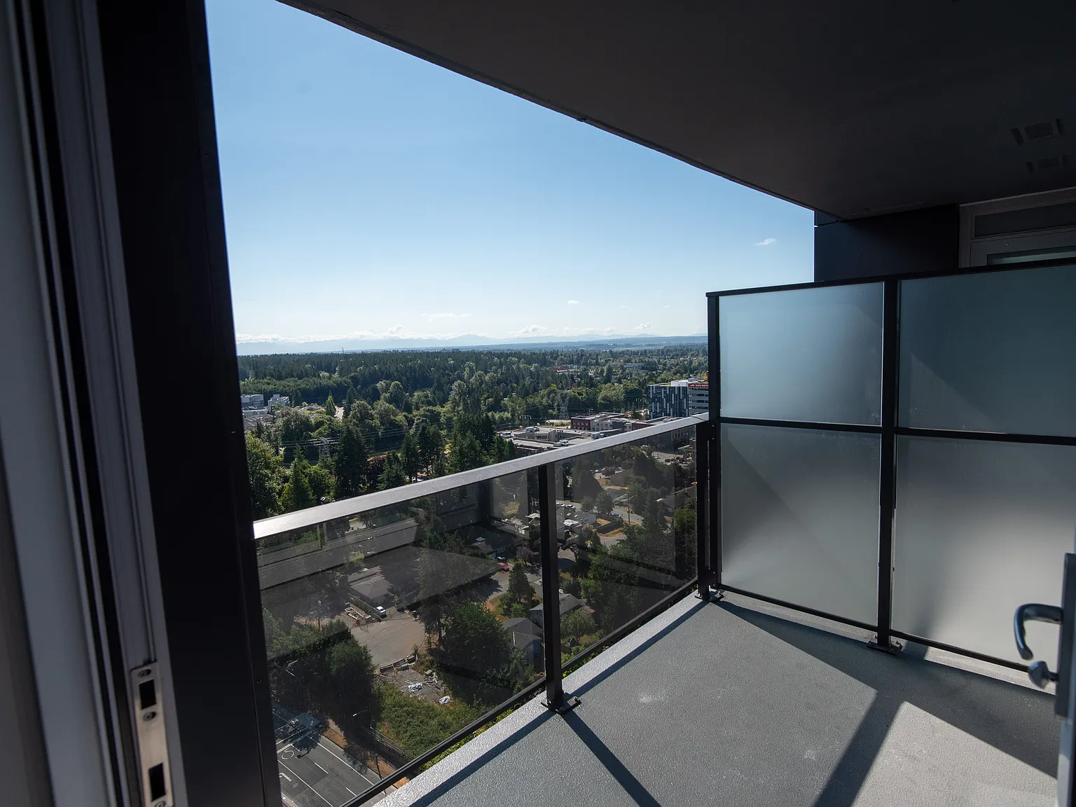 Mountain view 2x2 at King George Hub Surrey — Photo 1