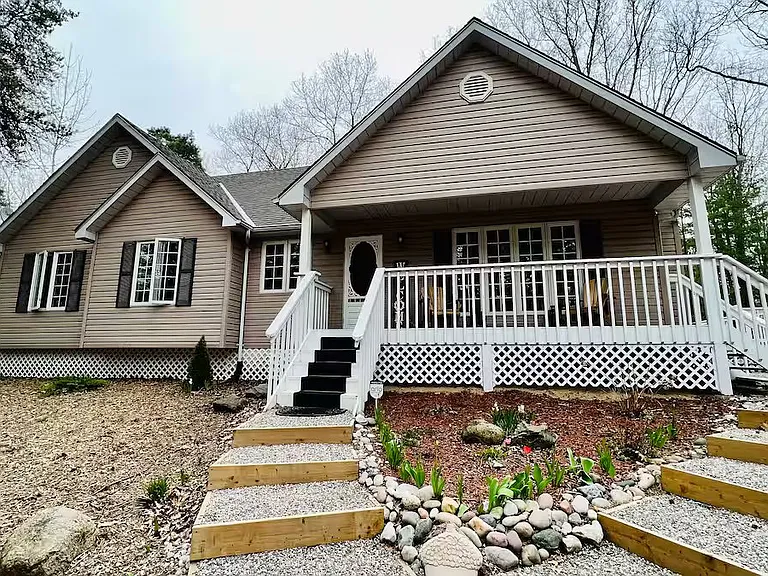 9945 Riverview Rd — Photo 2