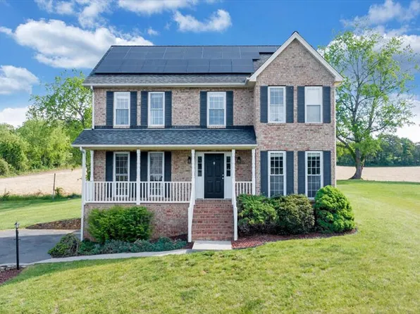 692 Brookfield Ln, Roanoke, VA 24012