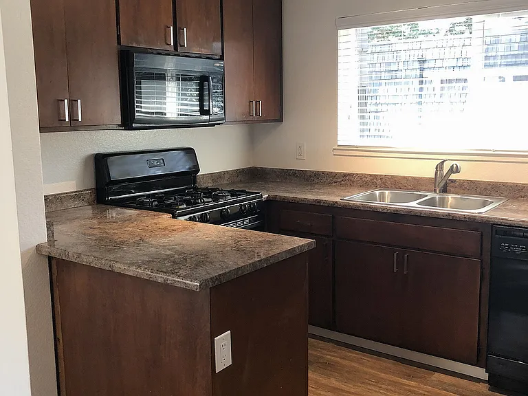 Cedarwood Apartments — Photo 19