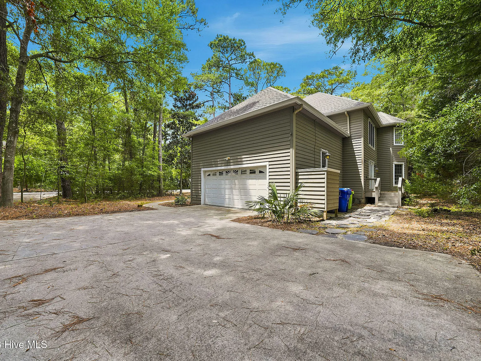 3 bed, 2.5 bath, 2673 sqft, $3,300 — Photo 4