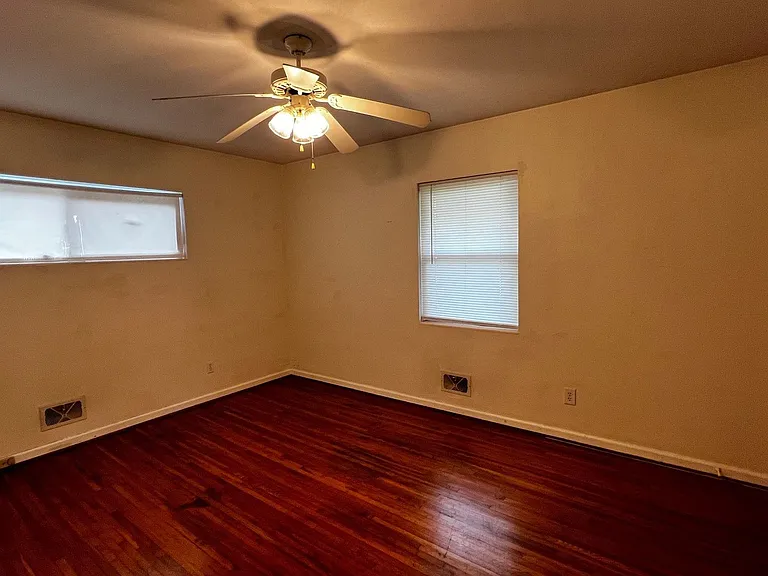 207 Robin Rd — Photo 8