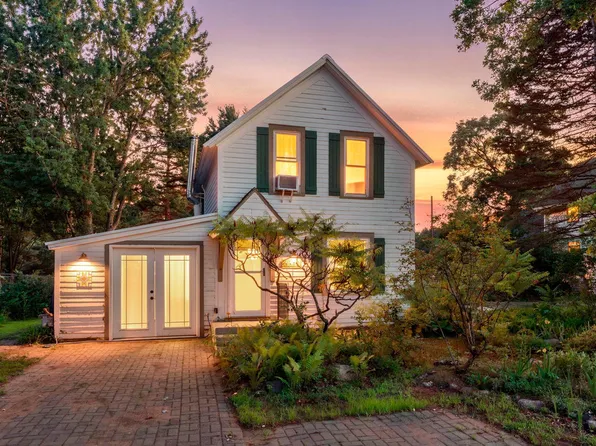 6349 Oak St, North Branch, MN 55056