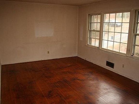 4th image of 2364 Atoka Dr SE