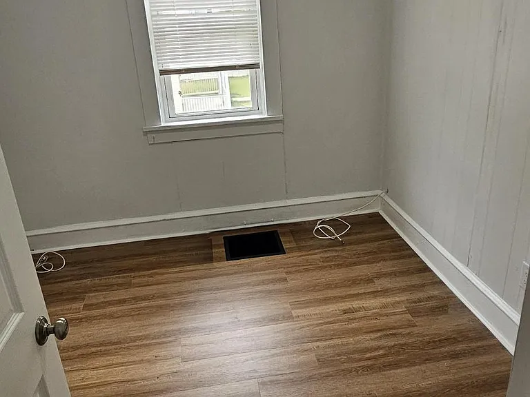 210 W McNeal St — Photo 15