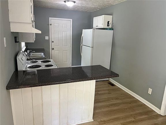 2nd image of 1 E 11th St SW