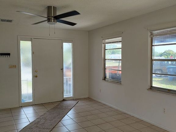 2nd image of 4470 Cynthia Ln
