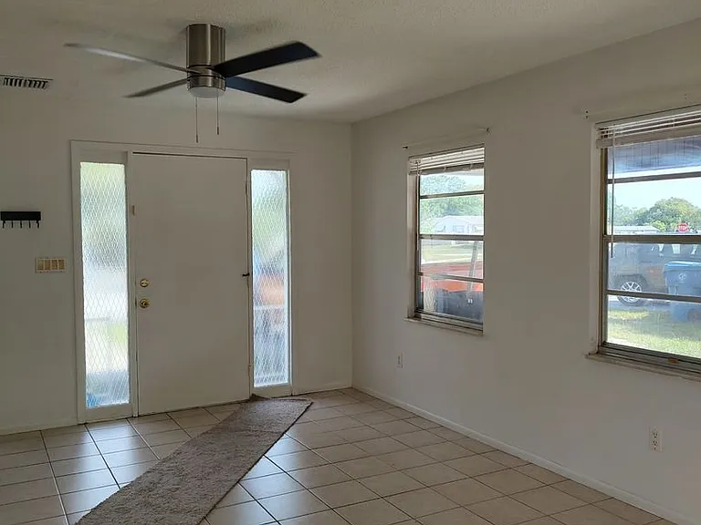 4470 Cynthia Ln — Photo 2