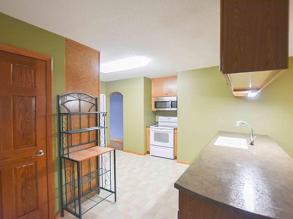 5th image of 622 15th Ave S
