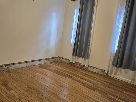 2nd image of 124 Hague St Floor 1