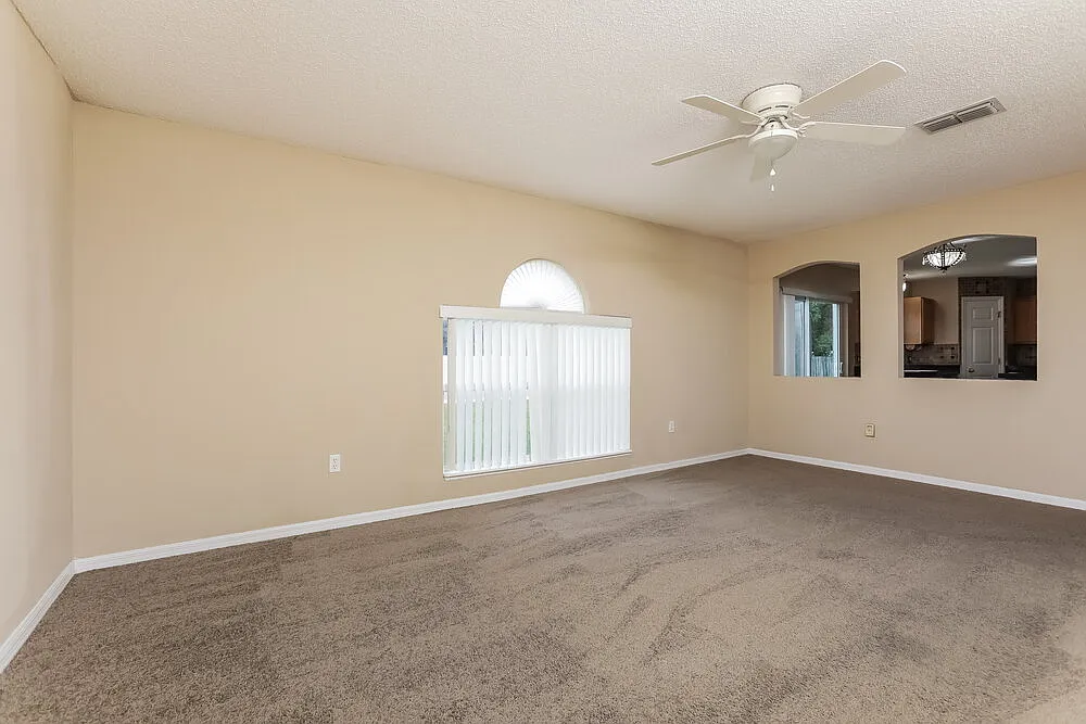 4 bed, 2.5 bath, 2142 sqft, $2,255 — Photo 4