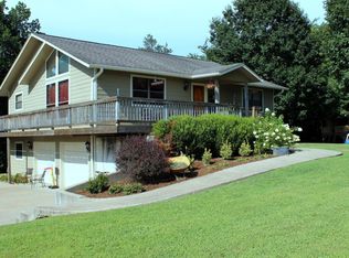 210 N Cherokee St, Grove, OK 74344