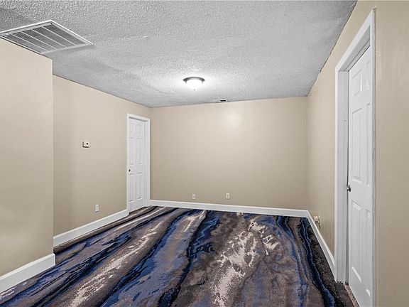 4th image of 2616 Belleview Ave