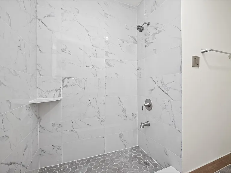 7950 Longridge Dr — Photo 42
