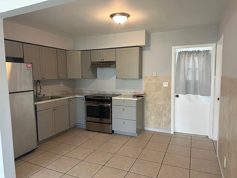 2407 McKinley St #2 — Photo 6
