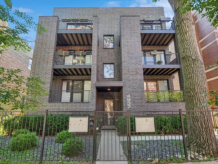 4937 N Winthrop Ave #1E — Photo 1