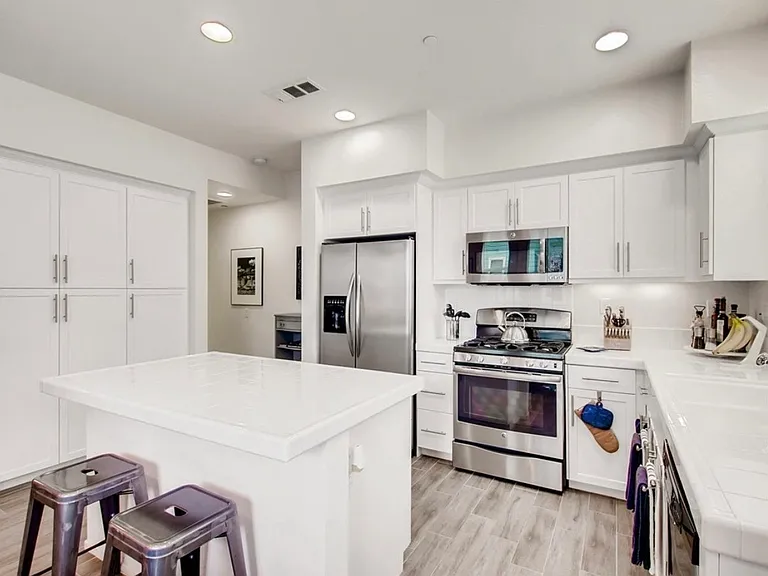 317 Antoni Gln — Photo 3