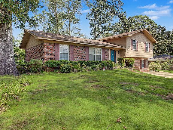3rd image of 1015 Northfield Cir
