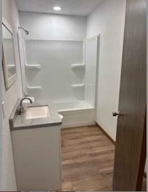 3 bed, 1000 sqft, $1,000 — Photo 2