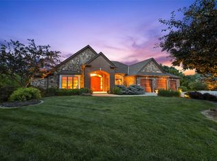 470 Painted Woods Dr, Waukee, IA 50263