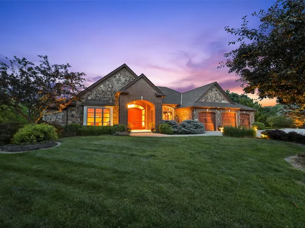 470 Painted Woods Dr, Waukee, IA 50263