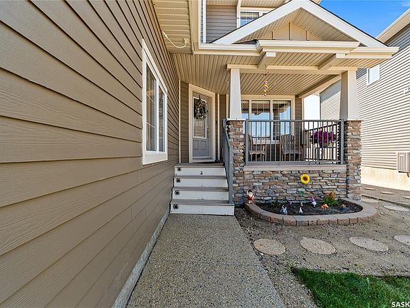 3rd image of 218 Brookview DRIVE