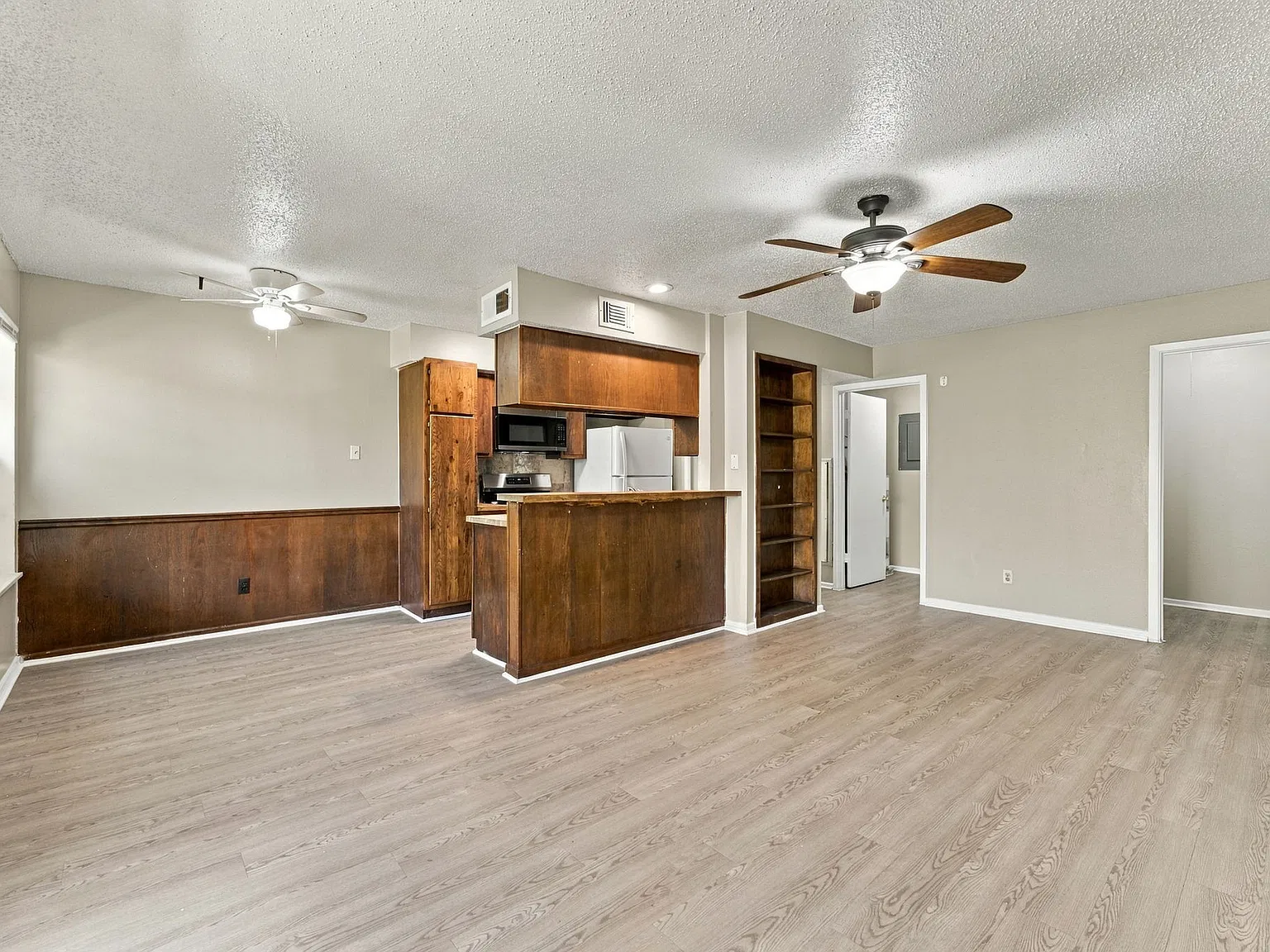 2 bed, 3944 sqft, $1,300 — Photo 2