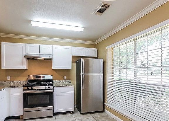 4th image of 2651 5th Ave S