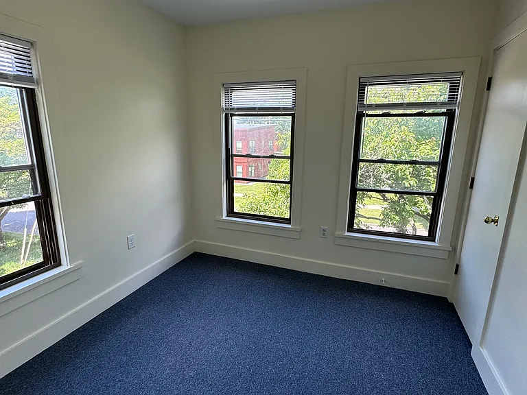 684 Riverside Dr — Photo 8