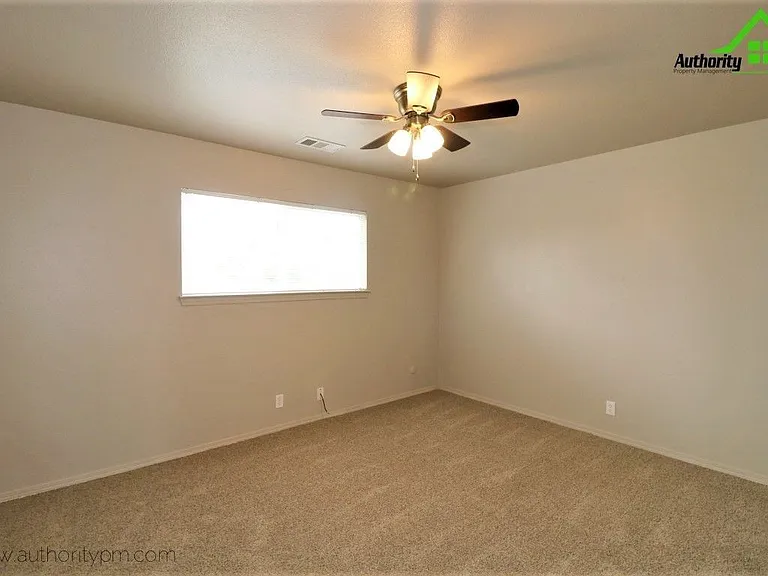3909 Mercury Dr — Photo 12